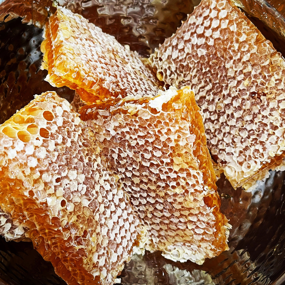 The Health Benefits of Honey Spotlight on Enzymes and Pollen Love